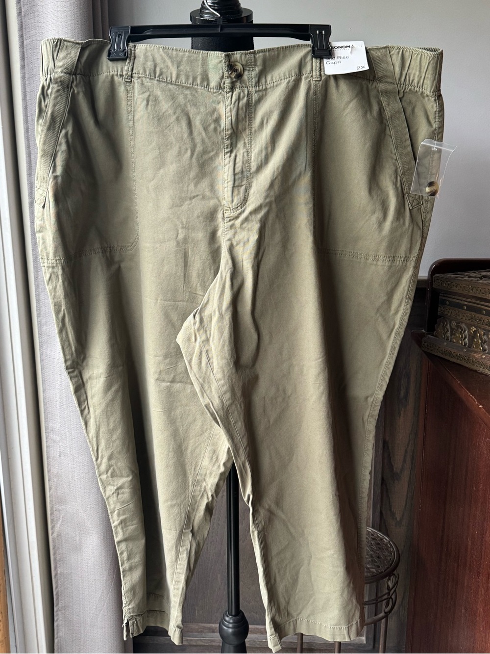 Sonoma olive green mid rise capris 2X NWT
